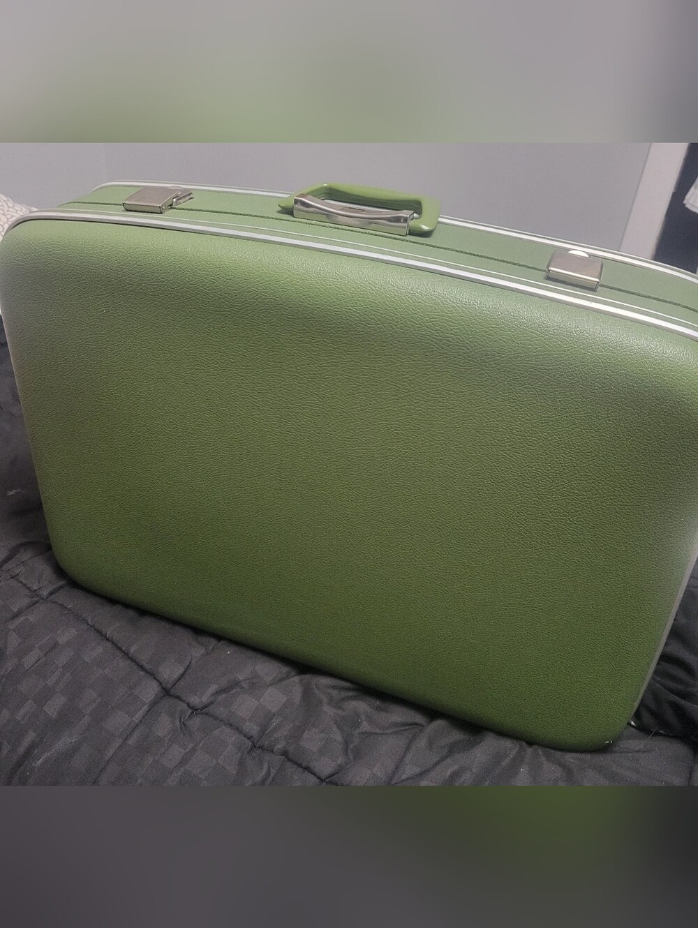 Vintage Avacado McBrine Hardshell With Gold Colored Interior